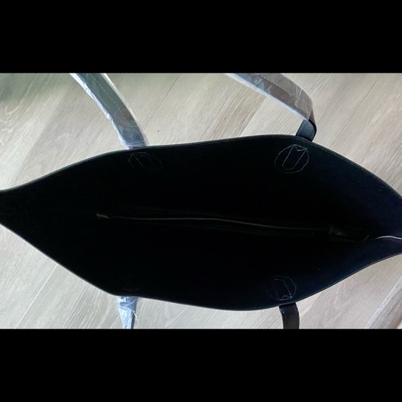 DESIGNED BY VICTORIA’S SECRET!!!! NWT TOTE PURSE - Picture 4 of 6